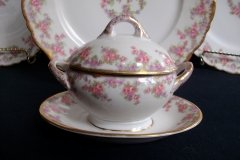 BAWO & DOTTER ELITE WORKS BRIDAL WREATH- SAUCE BOAT.....   http://jaapiesfinechinastore.com