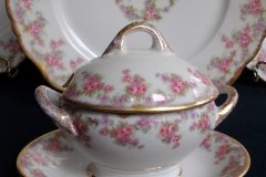 BAWO & DOTTER ELITE WORKS BRIDAL WREATH- SAUCE BOAT.....   http://jaapiesfinechinastore.com