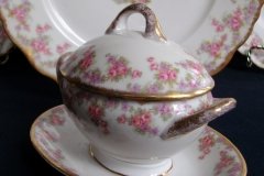 BAWO & DOTTER ELITE WORKS BRIDAL WREATH- SAUCE BOAT.....   http://jaapiesfinechinastore.com