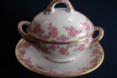 BAWO & DOTTER ELITE WORKS BRIDAL WREATH- SAUCE BOAT.....   https://www.jaapiesfinechinastore.com