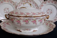 BAWO & DOTTER ELITE WORKS BRIDAL WREATH-  COVERED SOUP TUREEN   .....   http://jaapiesfinechinastore.com
