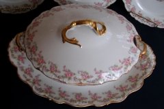 BAWO & DOTTER ELITE WORKS BRIDAL WREATH-  COVERED SOUP TUREEN   .....   http://jaapiesfinechinastore.com