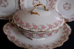 BAWO & DOTTER ELITE WORKS BRIDAL WREATH-  COVERED SOUP TUREEN   .....   http://jaapiesfinechinastore.com