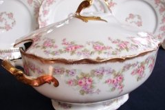 BAWO & DOTTER ELITE WORKS BRIDAL WREATH-  COVERED SOUP TUREEN   .....   http://jaapiesfinechinastore.com