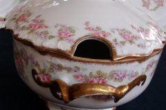 BAWO & DOTTER ELITE WORKS BRIDAL WREATH-  COVERED SOUP TUREEN   .....   http://jaapiesfinechinastore.com