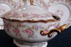 BAWO & DOTTER ELITE WORKS BRIDAL WREATH-  COVERED SOUP TUREEN   .....   http://jaapiesfinechinastore.com