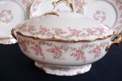 BAWO & DOTTER ELITE WORKS BRIDAL WREATH-  COVERED SOUP TUREEN   .....   http://jaapiesfinechinastore.com