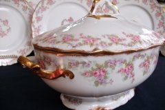 BAWO & DOTTER ELITE WORKS BRIDAL WREATH-  COVERED SOUP TUREEN   .....   http://jaapiesfinechinastore.com