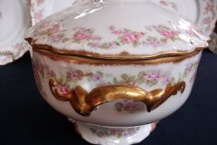 BAWO & DOTTER ELITE WORKS BRIDAL WREATH-  COVERED SOUP TUREEN   .....   http://jaapiesfinechinastore.com