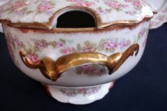 BAWO & DOTTER ELITE WORKS BRIDAL WREATH-  COVERED SOUP TUREEN   .....   http://jaapiesfinechinastore.com