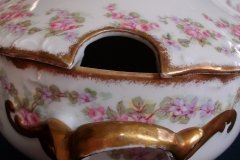 BAWO & DOTTER ELITE WORKS BRIDAL WREATH-  COVERED SOUP TUREEN   .....   http://jaapiesfinechinastore.com