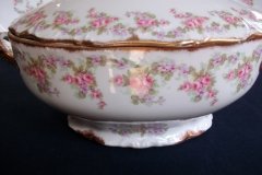 BAWO & DOTTER ELITE WORKS BRIDAL WREATH-  COVERED SOUP TUREEN   .....   http://jaapiesfinechinastore.com