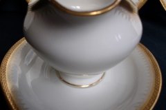 BAWO & DOTTER GREEK KEY GRAVY BOAT .....   http://jaapiesfinechinastore.com
