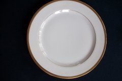 BAWO & DOTTER/ELITE WORKS LAUREL LEAF BAND-DINNER PLATE  ..... http://jaapiesfinechinastore.com