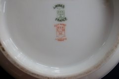 BAWO & DOTTER/ELITE WORKS LAUREL LEAF BAND-  ROUND SERVING  BOWL  ..... http://jaapiesfinechinastore.com