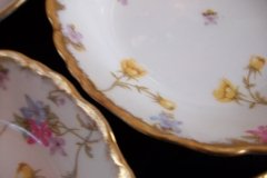 BAWO & DOTTER (ELITE WORKS) SCATTERED FLOWERS-  BERRY BOWL ..... http://jaapiesfinechinastore.com