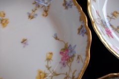 BAWO & DOTTER (ELITE WORKS) SCATTERED FLOWERS-  BERRY BOWL ..... http://jaapiesfinechinastore.com