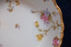 BAWO & DOTTER (ELITE WORKS) SCATTERED FLOWERS-  BERRY BOWL ..... http://jaapiesfinechinastore.com