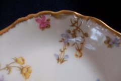 BAWO & DOTTER (ELITE WORKS) SCATTERED FLOWERS-  BERRY BOWL ..... http://jaapiesfinechinastore.com