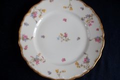 BAWO & DOTTER SCATTERED FLOWERS- DINNER PLATE   .....   http://jaapiesfinechinastore.com