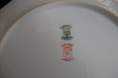 BAWO & DOTTER SCATTERED FLOWERS- DINNER PLATE   .....   http://jaapiesfinechinastore.com