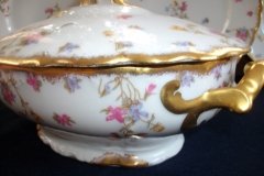 BAWO & DOTTER  (ELITE WORKS) SCATTERED FLOWERS- OVAL COVERED SERVING BOWL .....   http://jaapiesfinechinastore.com