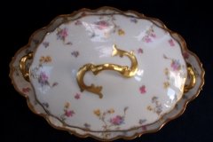 BAWO & DOTTER  (ELITE WORKS) SCATTERED FLOWERS- OVAL COVERED SERVING BOWL .....   http://jaapiesfinechinastore.com