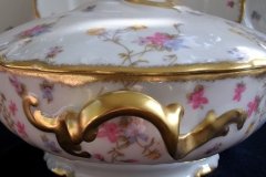 BAWO & DOTTER  (ELITE WORKS) SCATTERED FLOWERS- ROUND COVERED SERVING BOWL .....   http://jaapiesfinechinastore.com
