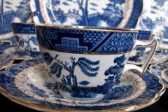 BOOTHS REAL OLD WILLOW A8025- CUPS &  SAUCERS  .....   https://www.jaapiesfinechinastore.com