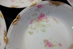 CHARLES FIELD HAVILAND/GDA WILD GERANIUM PINK-  BERRY BOWL     .....   http://jaapiesfinechinastore.com