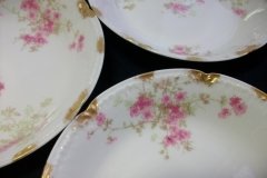CHARLES FIELD HAVILAND/GDA WILD GERANIUM PINK-  BERRY BOWL     .....   http://jaapiesfinechinastore.com