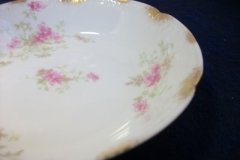 CHARLES FIELD HAVILAND/GDA WILD GERANIUM PINK-  BERRY BOWL     .....   http://jaapiesfinechinastore.com