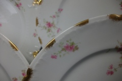 CHARLES FIELD HAVILAND/GDA WILD GERANIUM PINK-  DINNER PLATE   .....   https://www.jaapiesfinechinastore.com