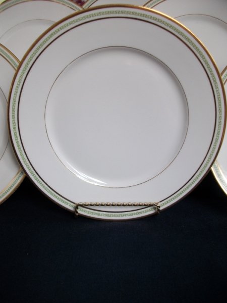 CHARLES MARTIN (CM) GREEN GREEK KEY-  DINNER PLATE 9 5/8"     ..... http://jaapiesfinechinastore.com
