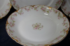 HAVILAND FLORAL GARLAND SCH 525- COUPE SOUP BOWL  7 1/2" ..... https://www.jaapiesfinechinastore.com