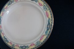 HAAS & CZJZEK-BLACK KNIGHT- CAMBRIDGE- OVAL PLATTER  11 3/4"  .....   http://jaapiesfinechinastore.com