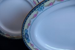 HAAS & CZJZEK-BLACK KNIGHT- CAMBRIDGE- OVAL PLATTER  13 3/4"  .....   http://jaapiesfinechinastore.com