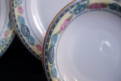HAAS & CZJZEK-BLACK KNIGHT- CAMBRIDGE- BERRY BOWL .....   http://jaapiesfinechinastore.com