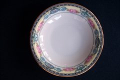 HAAS & CZJZEK-BLACK KNIGHT- CAMBRIDGE- BERRY BOWL .....   http://jaapiesfinechinastore.com