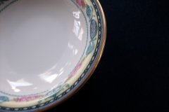 HAAS & CZJZEK-BLACK KNIGHT- CAMBRIDGE- BERRY BOWL .....   http://jaapiesfinechinastore.com