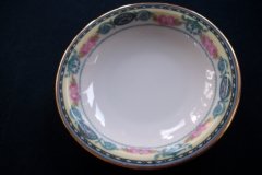 HAAS & CZJZEK-BLACK KNIGHT- CAMBRIDGE- BERRY BOWL .....   http://jaapiesfinechinastore.com