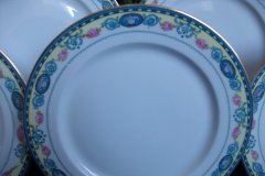HAAS & CZJZEK-BLACK KNIGHT- CAMBRIDGE- LUNCH/DINNER  PLATE  .....   http://jaapiesfinechinastore.com