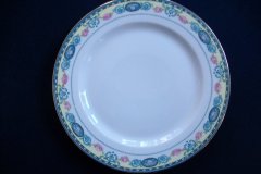 HAAS & CZJZEK-BLACK KNIGHT- CAMBRIDGE- LUNCH/DINNER  PLATE  .....   http://jaapiesfinechinastore.com