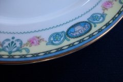 HAAS & CZJZEK-BLACK KNIGHT- CAMBRIDGE- LUNCH/DINNER  PLATE  .....   http://jaapiesfinechinastore.com