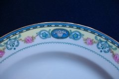 HAAS & CZJZEK-BLACK KNIGHT- CAMBRIDGE- LUNCH/DINNER  PLATE  .....   http://jaapiesfinechinastore.com