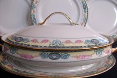 HAAS & CZJZEK-BLACK KNIGHT- CAMBRIDGE- OVAL COVERED SERVING BOWL  .....   http://jaapiesfinechinastore.com