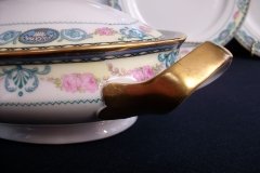 HAAS & CZJZEK-BLACK KNIGHT- CAMBRIDGE- OVAL COVERED SERVING BOWL  .....   http://jaapiesfinechinastore.com