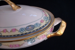 HAAS & CZJZEK-BLACK KNIGHT- CAMBRIDGE- OVAL COVERED SERVING BOWL  .....   https://www.jaapiesfinechinastore.com