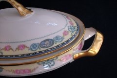 HAAS & CZJZEK-BLACK KNIGHT- CAMBRIDGE- OVAL COVERED SERVING BOWL  .....   http://jaapiesfinechinastore.com
