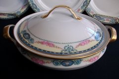 HAAS & CZJZEK-BLACK KNIGHT- CAMBRIDGE- ROUND COVERED SERVING BOWL  .....   http://jaapiesfinechinastore.com